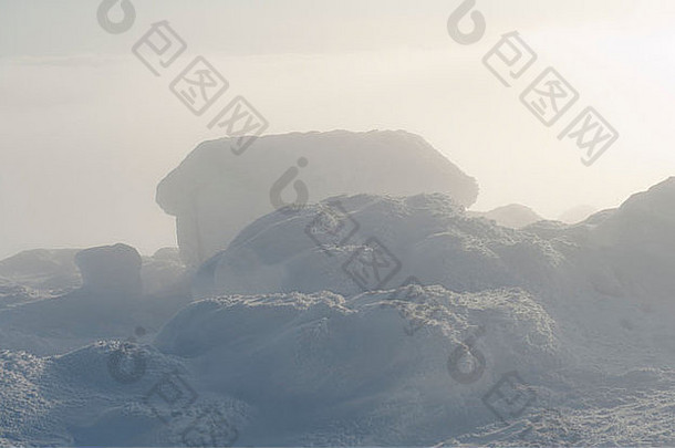 白雪覆盖的小屋Kumputunturi芬兰拉普兰