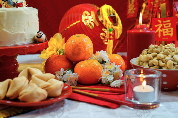 中国人一年聚会，派对表格红色的黄金主题食物传统的装饰