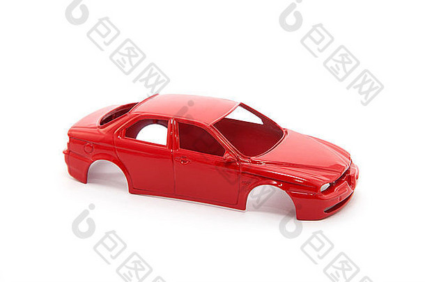红色的玩具车身体白色背景