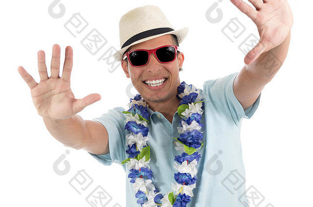 聚会，派对男孩需要优势狂欢节精神年轻的拉丁美国男人。穿蓝色的衬衫孤立的白色背景