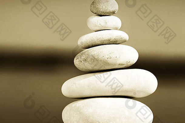 Zen平衡石头乌贼健美的概念上的图像放松假期