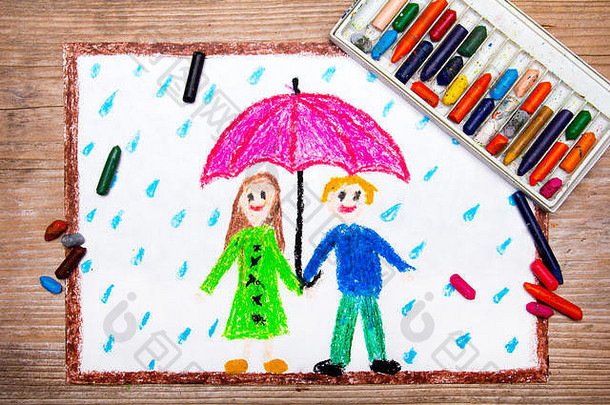色彩斑斓的画快乐夫妇粉红色的伞多雨的天气
