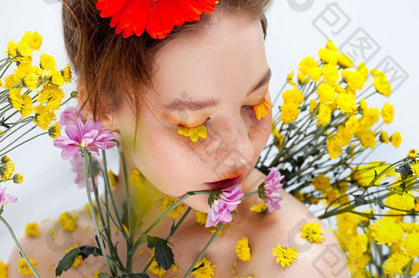美丽的年轻的女孩图像植物区系特写镜头肖像