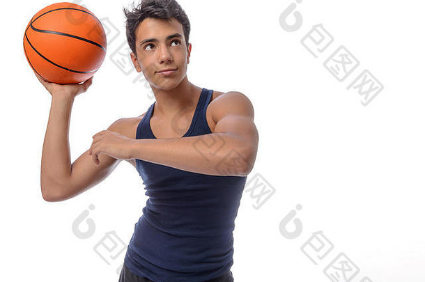 肖像年轻的篮球球员通过球年轻的高加索人男孩运动服装玩篮球白色背景Copyspace