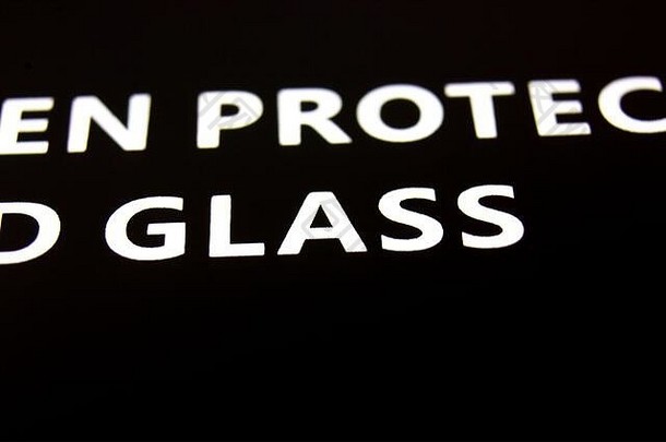 登记保护玻璃智能手机黑色的背景