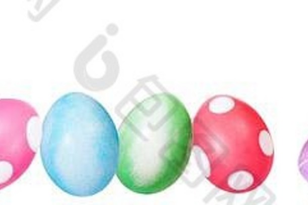 全景色彩斑斓的染色复活节鸡蛋行孤立的白色背景