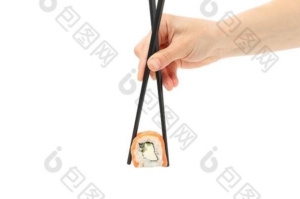 女手筷子持有寿司卷孤立的白色背景