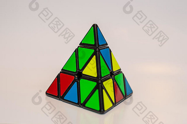 三角形金字塔多维数据集