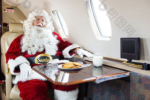 圣诞老人睡觉私人飞机