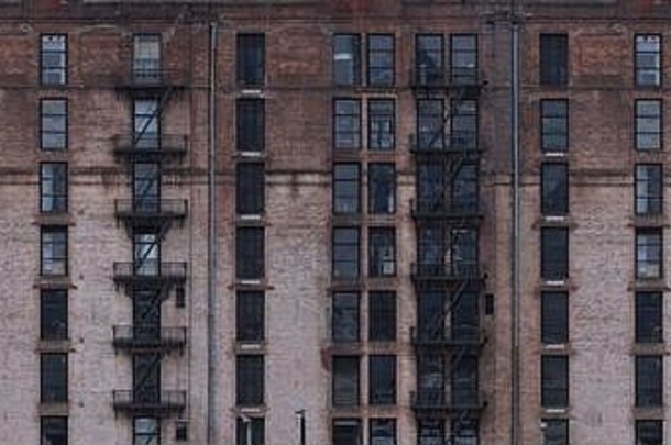 宽屏图像红色的砖经典工业建筑纽约火逃避梯子纽约美国