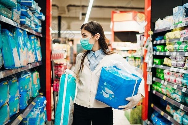 购物者面具安全购买食品杂货由于冠状病毒流感大流行杂货店商店科维德购物尿布婴儿卫生产品