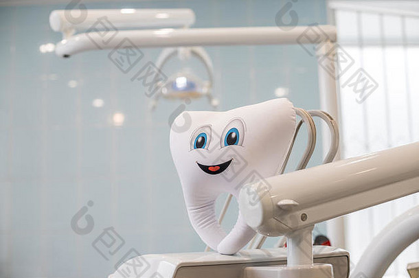 牙齿微笑情感牙科镜子工具孤立的蓝色的背景剪裁路径牙齿工具微笑牙玩具现代牙科内阁