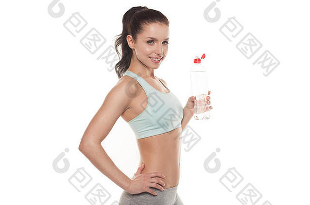 运动女孩喝水瓶锻炼健身培训孤立的白色背景