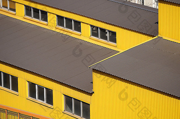 黄色的站墙屋顶背景