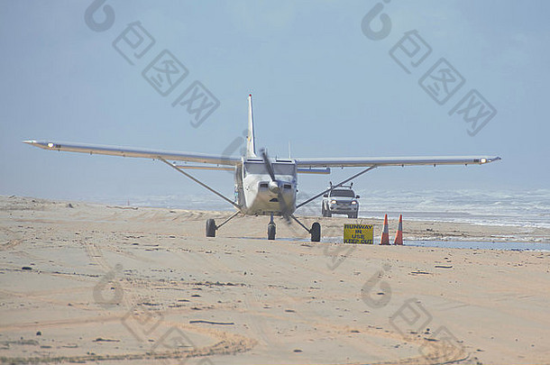 光飞机采取海滩弗雷泽岛昆士兰