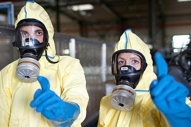 健康工人警告埃博拉病毒