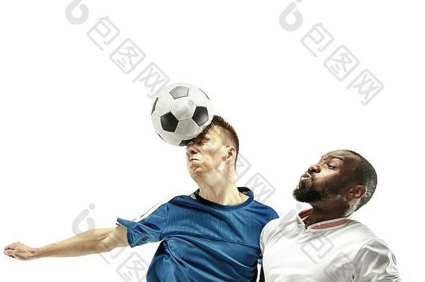 关闭情感但玩足球打球头孤立的白色背景足球体育运动面部表达式人类情绪概念Copyspace战斗目标