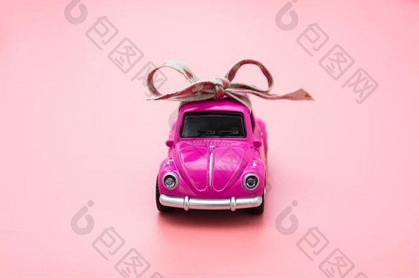 寇比2月微型粉红色的玩具车乡村丝带弓粉红色的背景