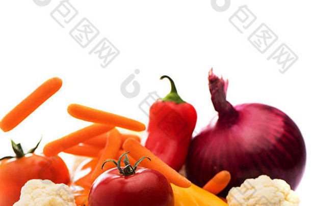红色的番茄蔬菜沙拉白色背景菜花胡萝卜洋葱辣椒健康conceptcopy空间