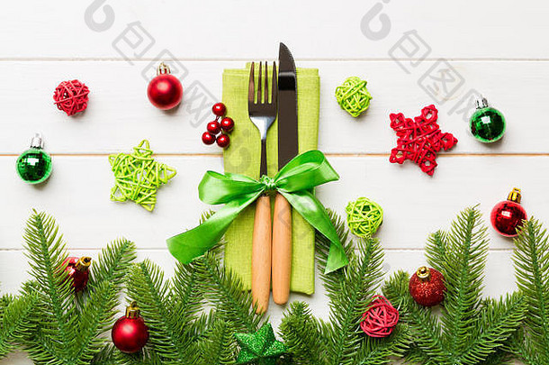 前视图圣诞节装饰木背景叉刀餐巾系丝带空空间设计一年模式