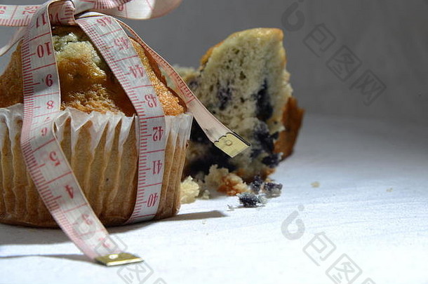 杯蛋糕蛋糕失去重量饼干脂肪分级象征重量计蛋糕关闭有意义的照片垃圾食物