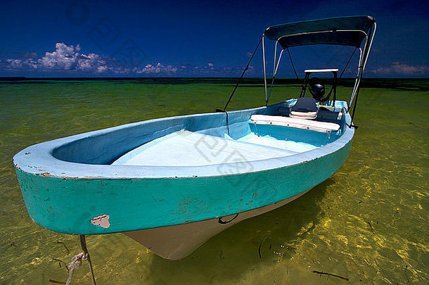 船蓝色的环礁湖西安坎墨西哥