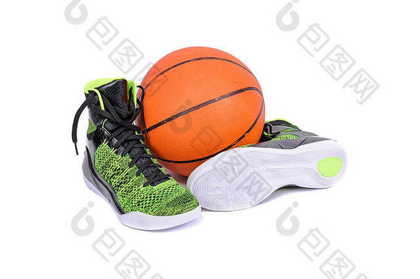 超现代高帮绿色黑色的<strong>篮球鞋</strong>子运动鞋篮球孤立的白色