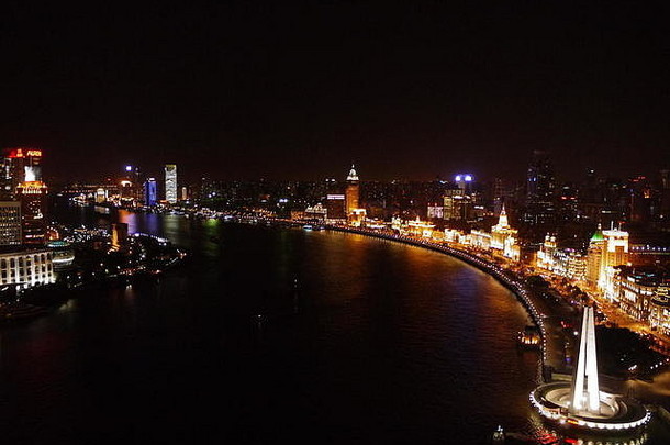 履行。中心上海晚上黄埔河现代摩天大楼海滨