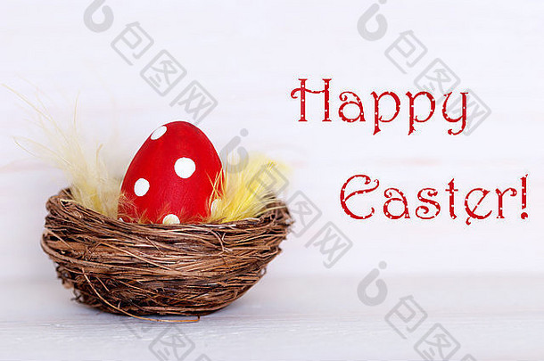 红色的虚线复活节鸡蛋复活节篮子巢白色木背景英语文本快乐复活节复活节装饰