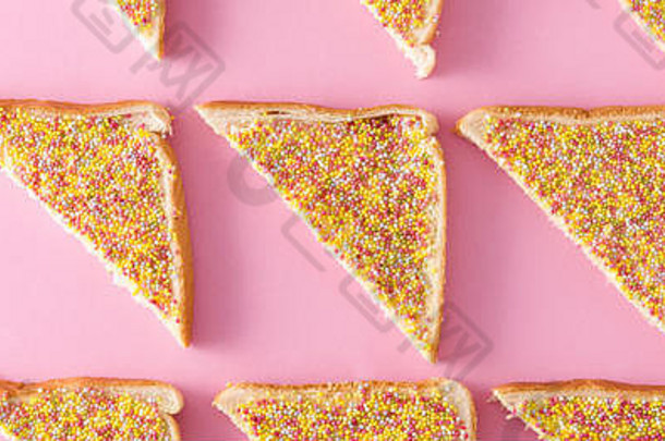 传统的澳大利亚仙女面包模式粉红色的背景全景视图