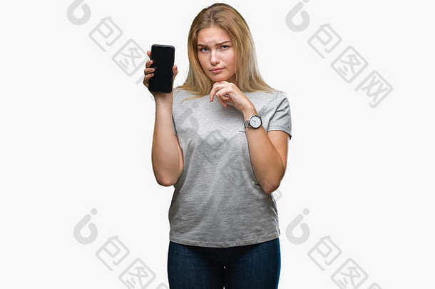 年轻的高加索人女人显示<strong>屏幕</strong>智能手机孤立的背景脸思考问题困惑的想法