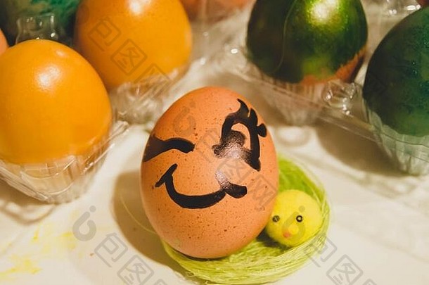 眨眼复活节蛋collor鸡蛋复活节庆祝活动蛋亨特概念