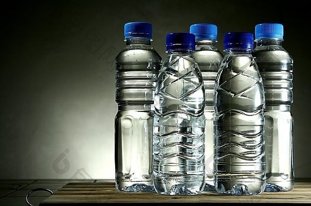瓶装喝水