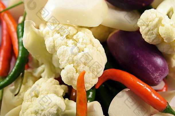 混合色彩斑斓的蔬菜准备好了泡菜
