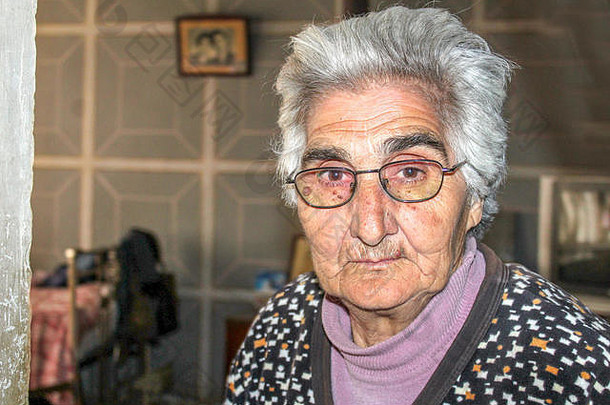 上了年纪的女人眼镜镜头摄影师<strong>照片墙</strong>