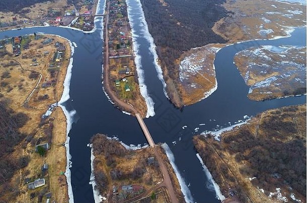 十字路口斯维尔斯运河voronezhka河3月一<strong>天</strong>空中摄影列宁格勒地区俄罗斯