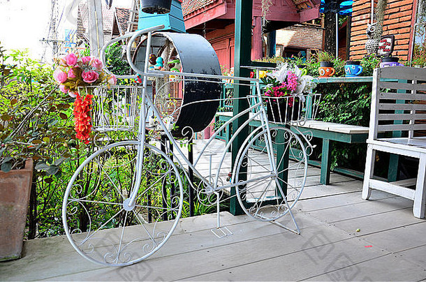 自行车装修园艺前面咖啡商店