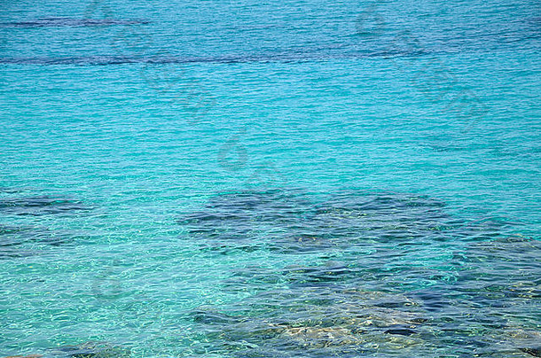 绿松石希腊海水下岩石附近chalkidiki
