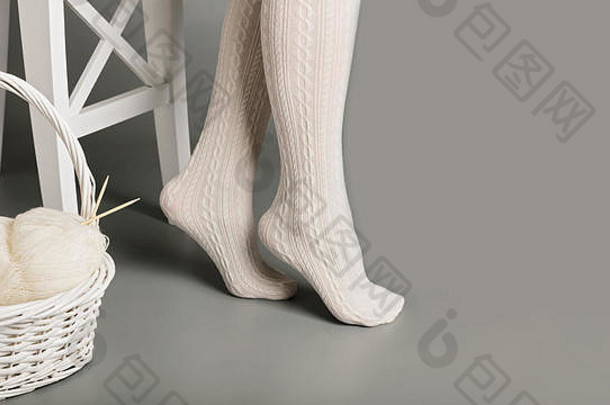 女脚白色针织连裤袜篮子纱针织