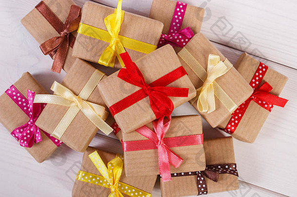 包装礼物丝带圣诞节情人节生日庆祝活动说谎白色董事会