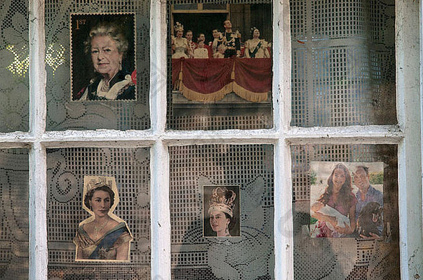 窗口敏锐的royalist’s小屋图片女王卡住了玻璃