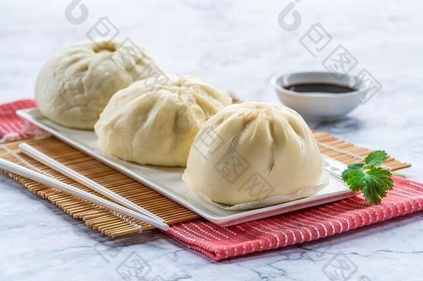 中国人蒸面包肉蔬菜
