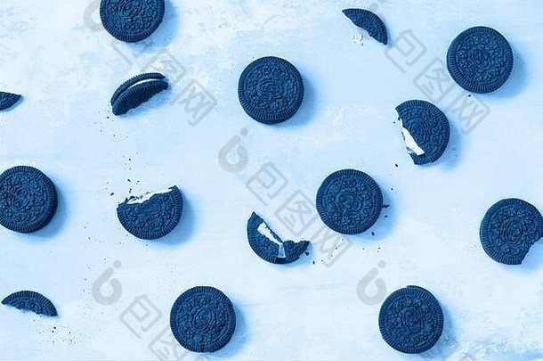 经典蓝色的梯度颜色调色板圣诞节饼干巧克力味道奶油孤立的石头背景前视图平躺背景