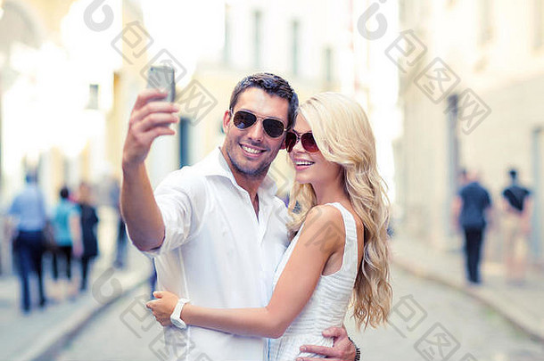 微笑夫妇智能手机城市