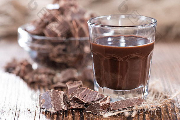 自制的棕色（的）巧克力利口酒新鲜的块巧克力