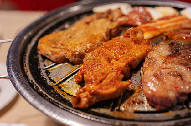 热烧烤猪肉肉烧烤朝鲜文风格