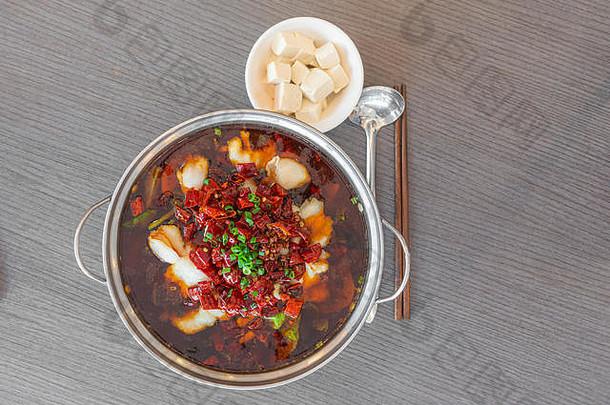 四川辣的煮熟的鱼红色的热辣的辣椒亚洲中国重庆成都食物平躺前视图食物
