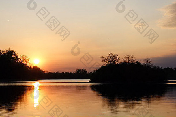 日落布莱克威尔森林保存银湖