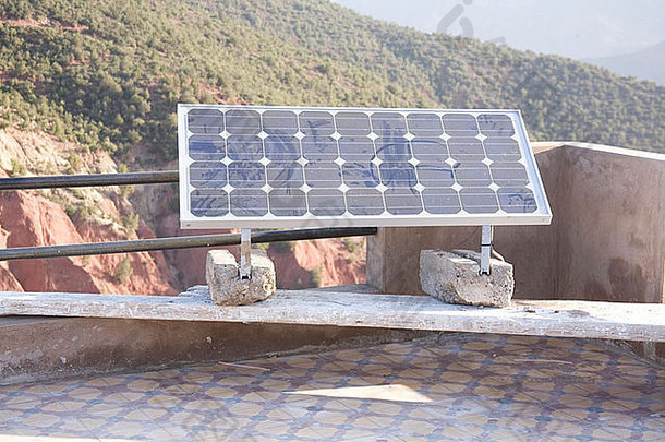 太阳能面板提供电远程房子阿特拉斯山摩洛哥