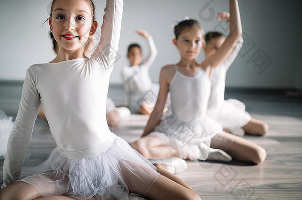 集团适合快乐孩子们锻炼芭蕾舞工作室